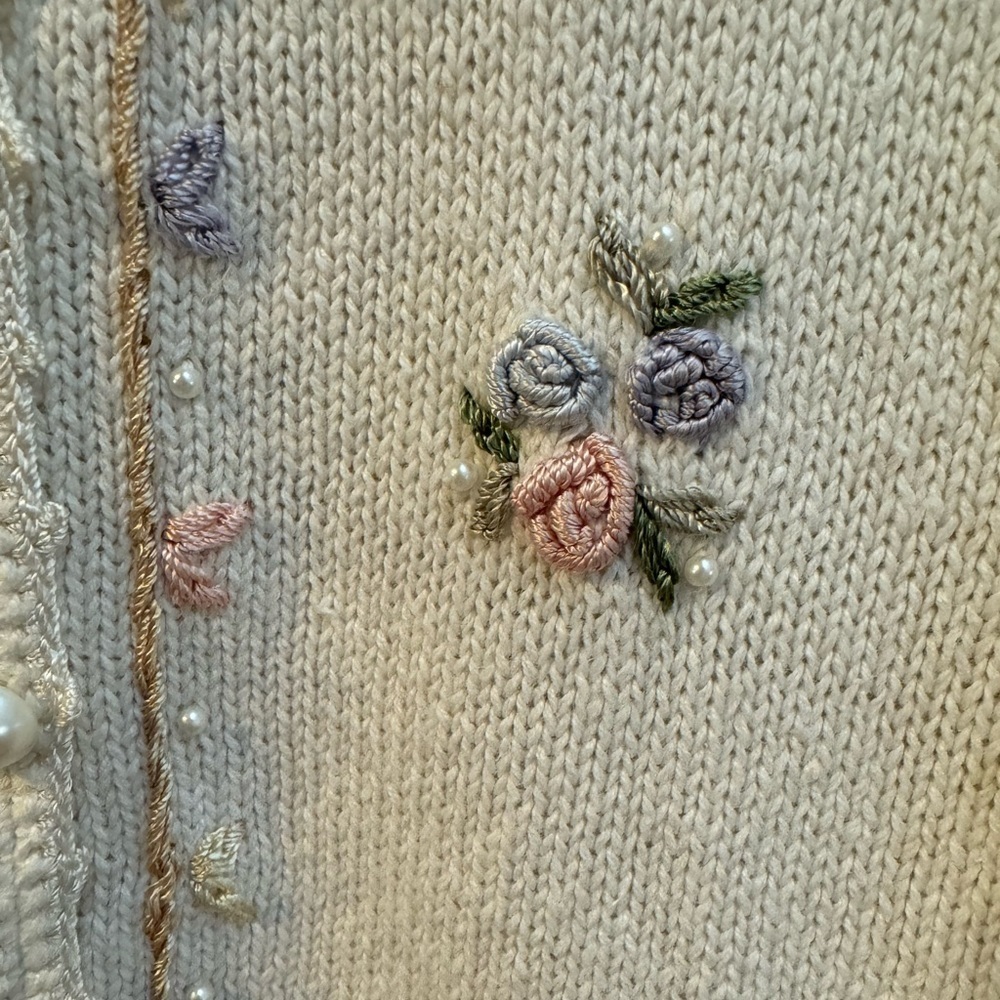 VTG Floral Embroidered Beaded Grannycore Women Collared Button Up Sweater Cream - Picture 8 of 14